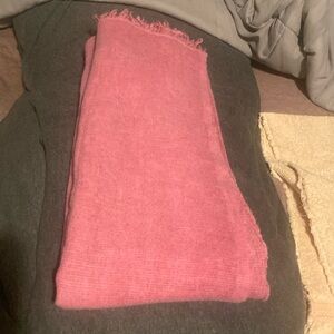 Para jumpers, pink wool scarf made in Italy